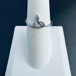 10K White Gold Scroll ring size 7